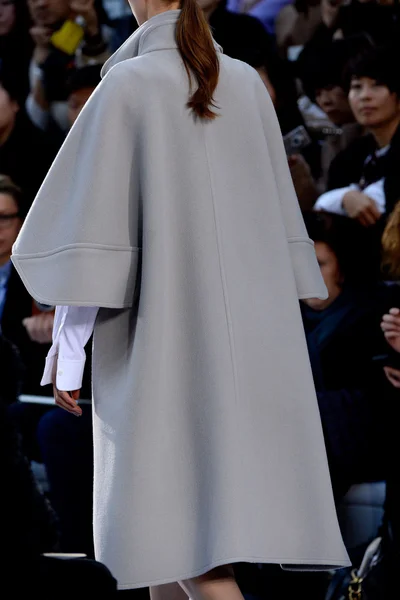 Look 3